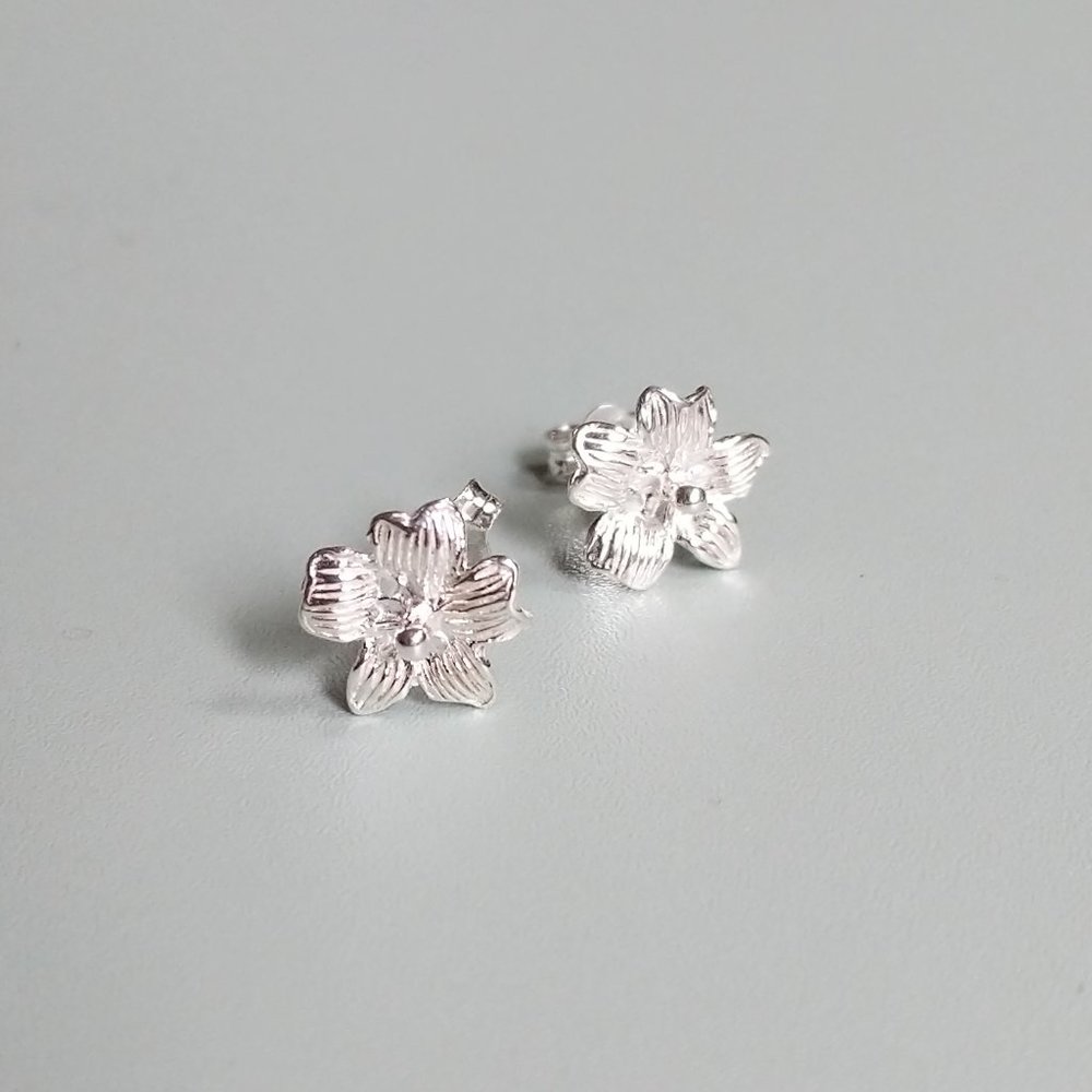 Small Flower Stud Earrings, Sterling Silver, Micro Mini Lilies, Vintage Garden